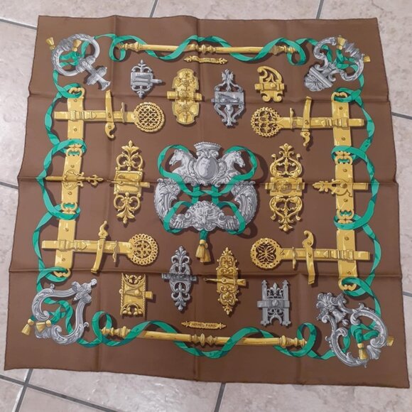 Brown Unworn Hermes "Ferronnerie" Silk Scarf 90 *Perfect Condition!* - Picture 1 of 6